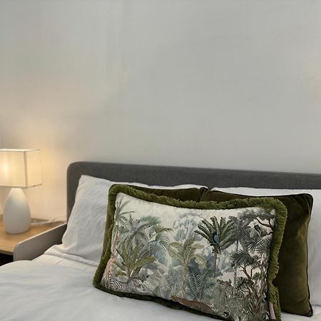 Holiday Home 2Br L 2Ba With Patio-Sleep 6 London Eksteriør billede