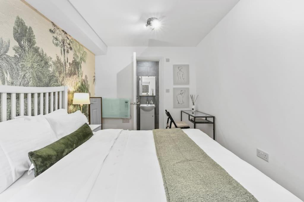 Holiday Home 2Br L 2Ba With Patio-Sleep 6 London Eksteriør billede