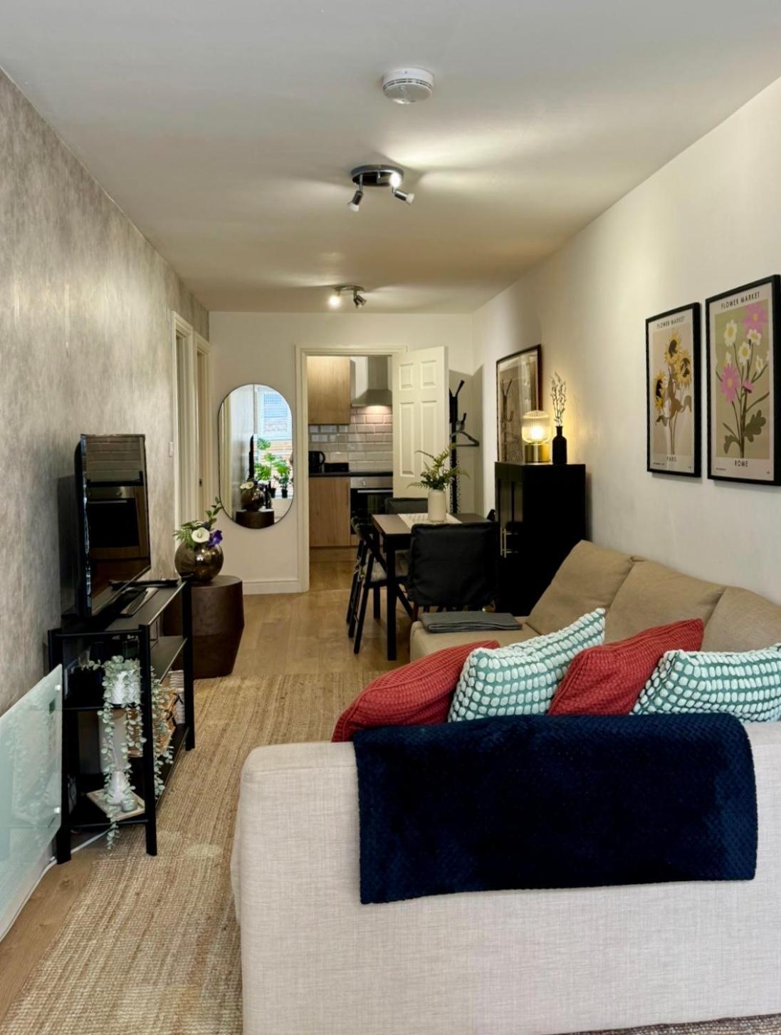 Holiday Home 2Br L 2Ba With Patio-Sleep 6 London Eksteriør billede