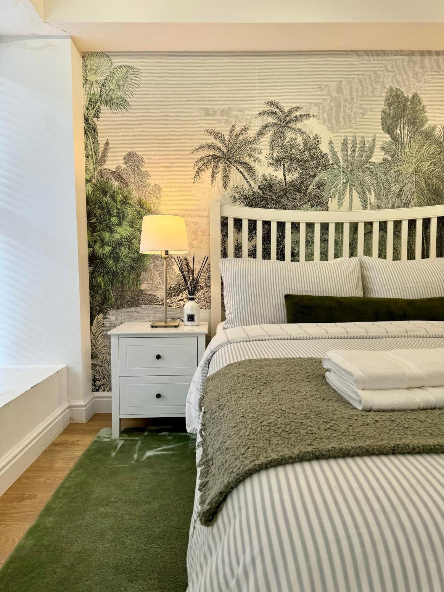 Holiday Home 2Br L 2Ba With Patio-Sleep 6 London Eksteriør billede