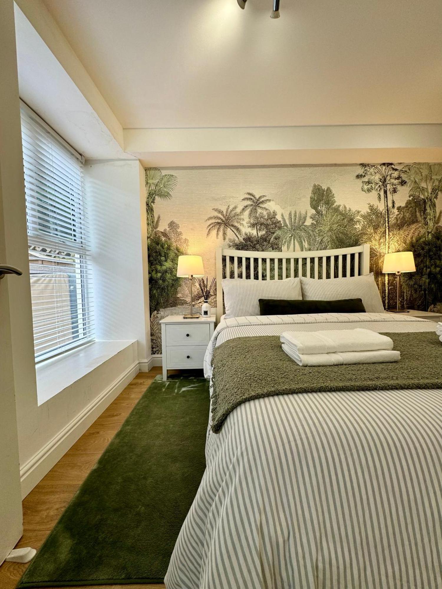 Holiday Home 2Br L 2Ba With Patio-Sleep 6 London Eksteriør billede