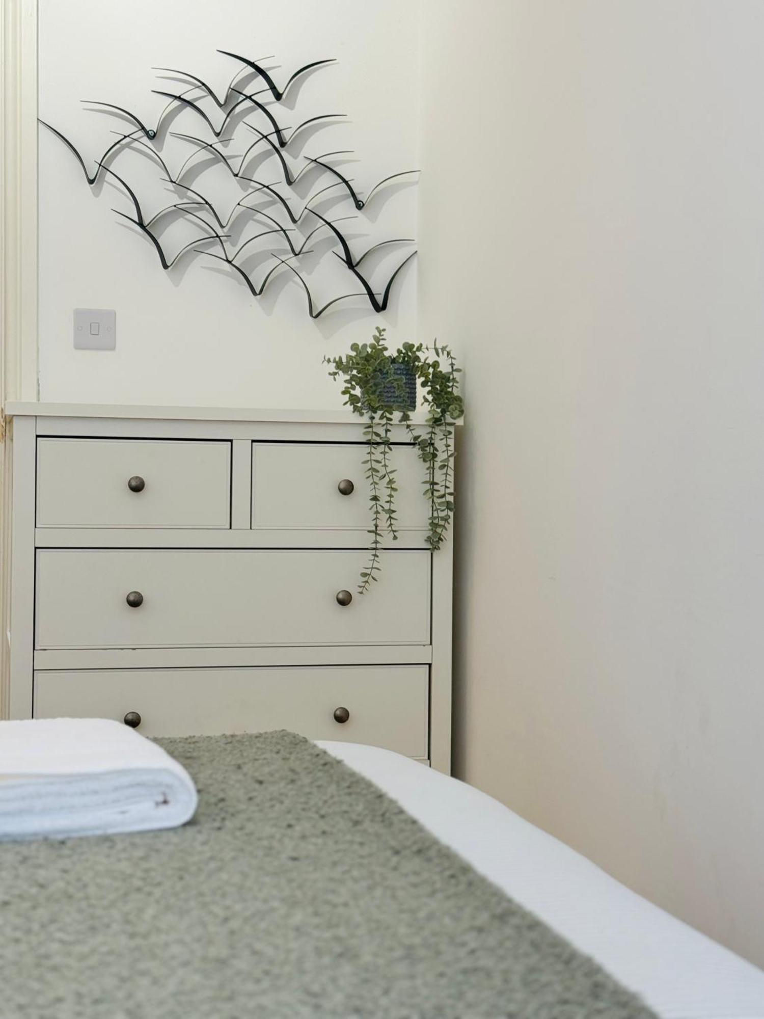 Holiday Home 2Br L 2Ba With Patio-Sleep 6 London Eksteriør billede