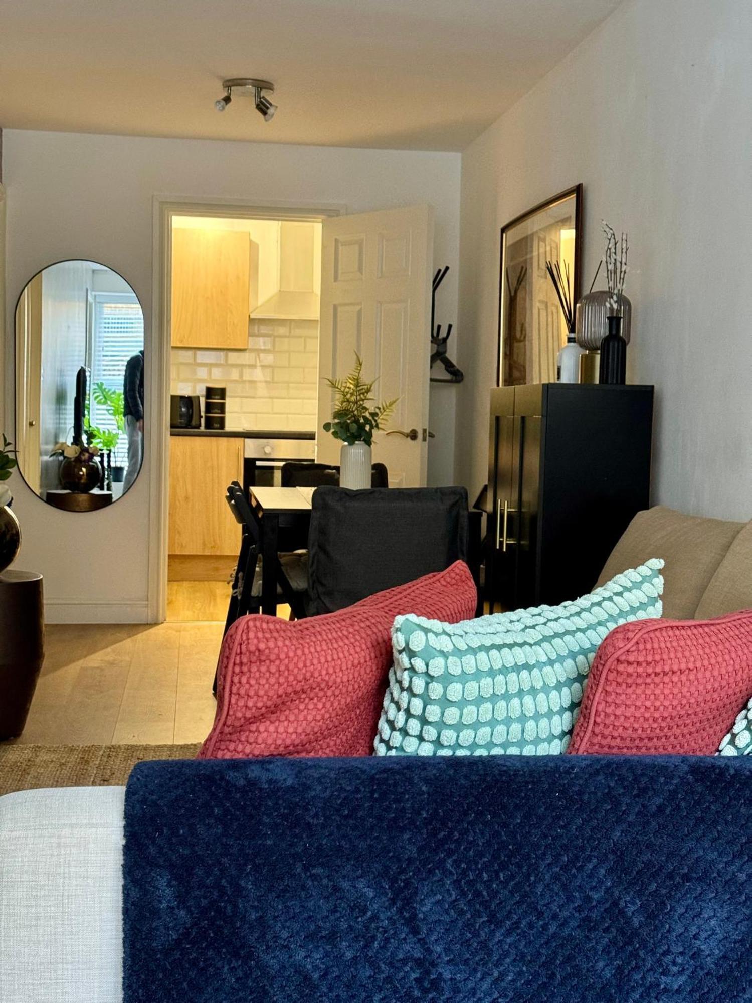 Holiday Home 2Br L 2Ba With Patio-Sleep 6 London Eksteriør billede