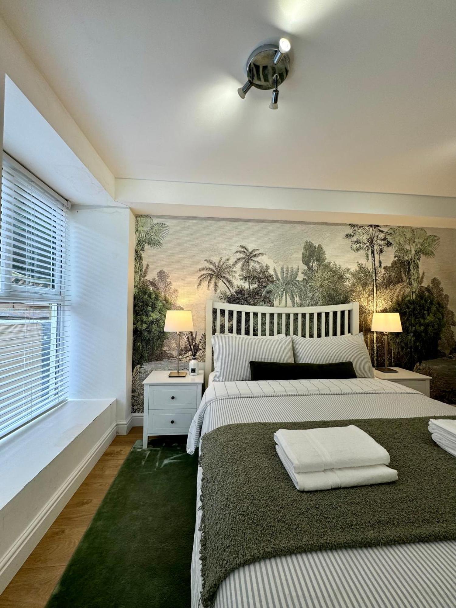 Holiday Home 2Br L 2Ba With Patio-Sleep 6 London Eksteriør billede
