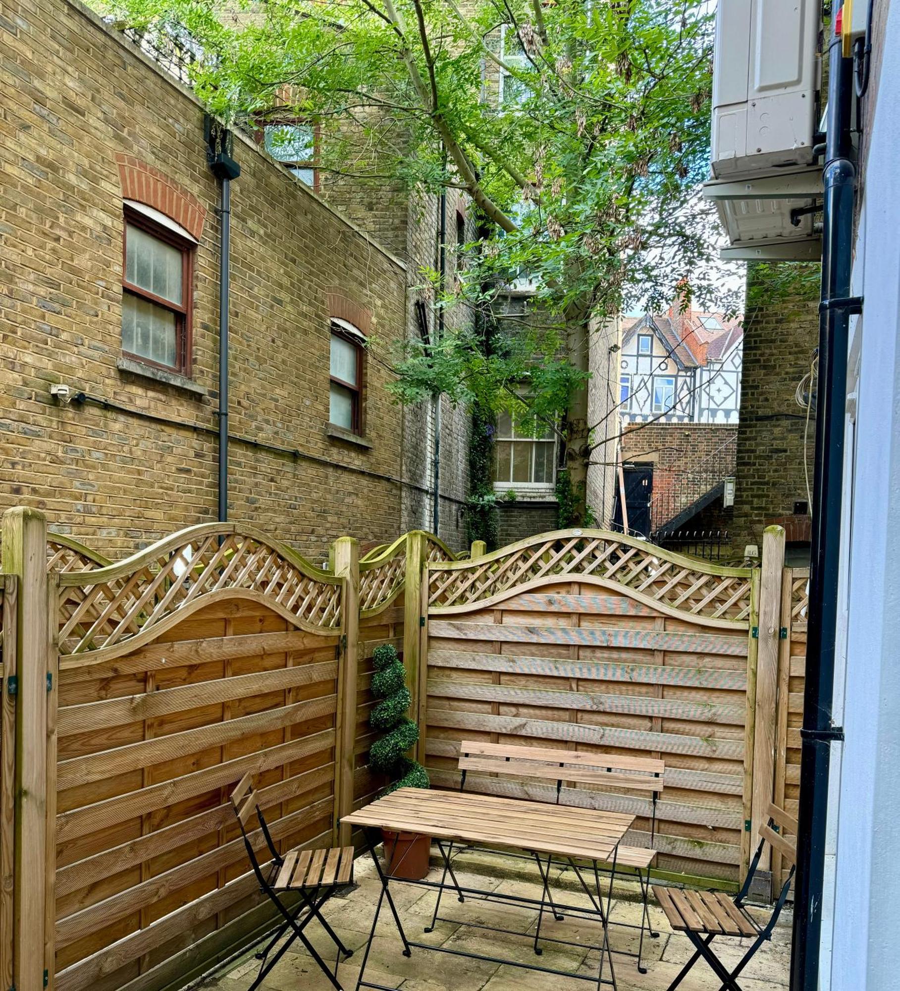 Holiday Home 2Br L 2Ba With Patio-Sleep 6 London Eksteriør billede