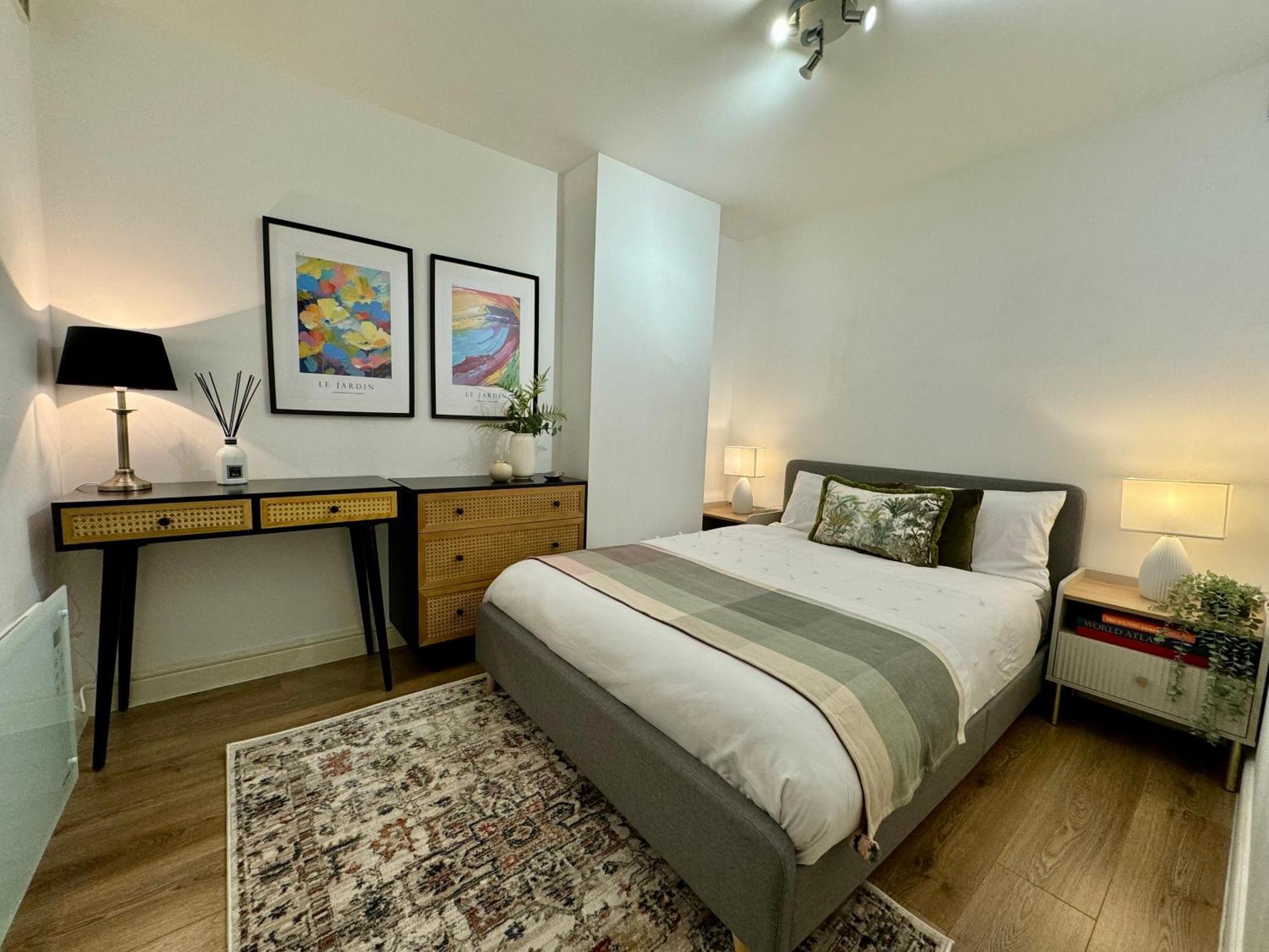 Holiday Home 2Br L 2Ba With Patio-Sleep 6 London Eksteriør billede